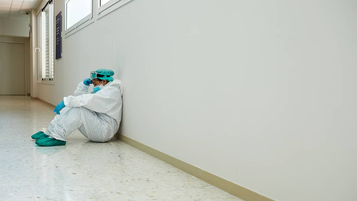 Los pacientes frustrados están dificultando aún más el trabajo de los trabajadores de la salud