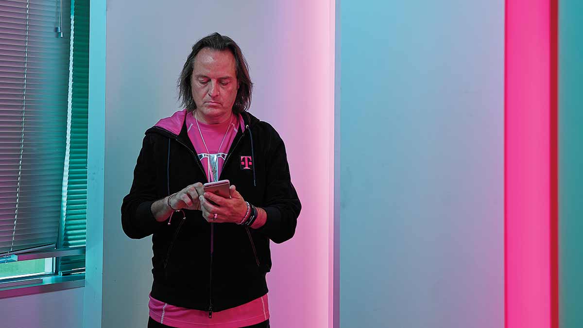 CEO de T-Mobile sobre ganar cuota de mercado de Trash-Talking Rivals